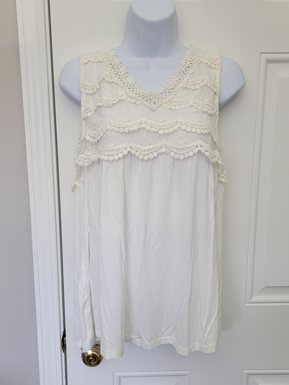 NWT POL White Crochet Lace Tassels Sleeveless Blouse V Neck Summer Size Small